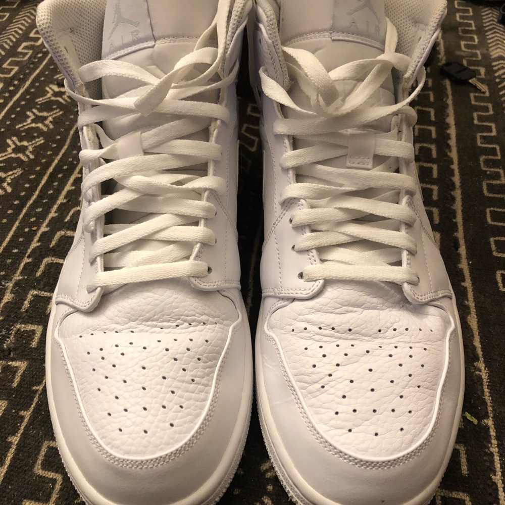 Nike Air Jordan 1 Mid White/Platinum 554724-109 - Picture 2 of 5